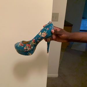 Micheal Antonio sequins pump